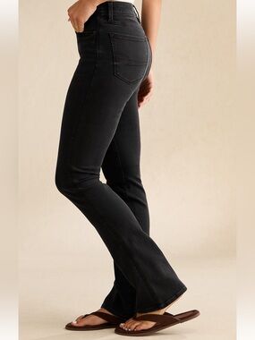 American Eagle High-Waisted Kick boot Jeans Size 12 Regular - Black